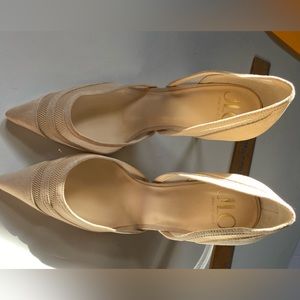 J Lo 4” tan heels US 9.5